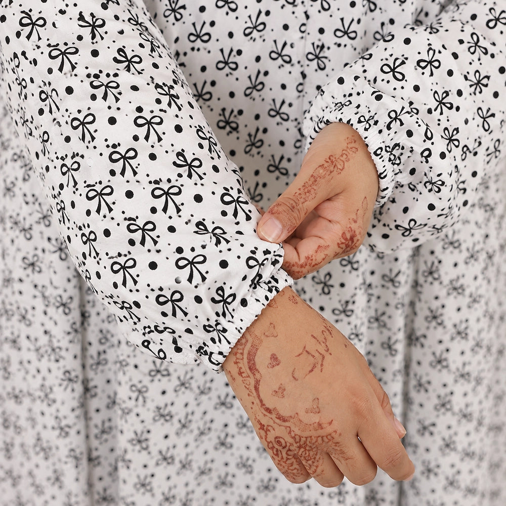 White Printed Namaz Chaddar for Women with Elastic Sleeves