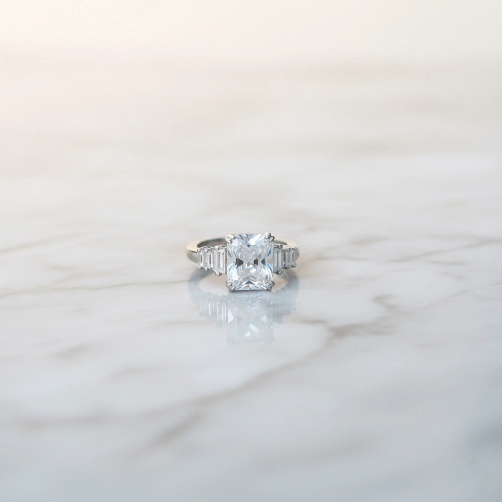 EMERALD CUT STYLE STEERLING SLVER RING